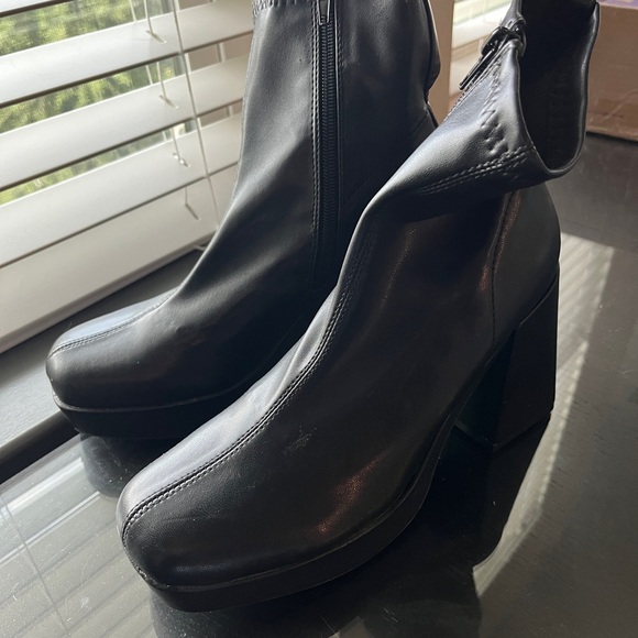 Diba Black Heeled Ankle Boots - Picture 2 of 5